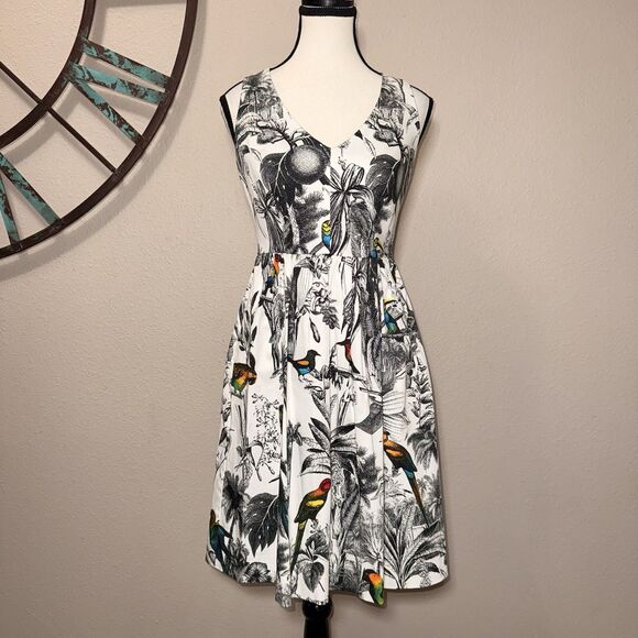 Milly Dresses & Skirts - MILLY Fit & Flare Dress 0 NWOT White Black Tropical Print Sleeveless Lined USA